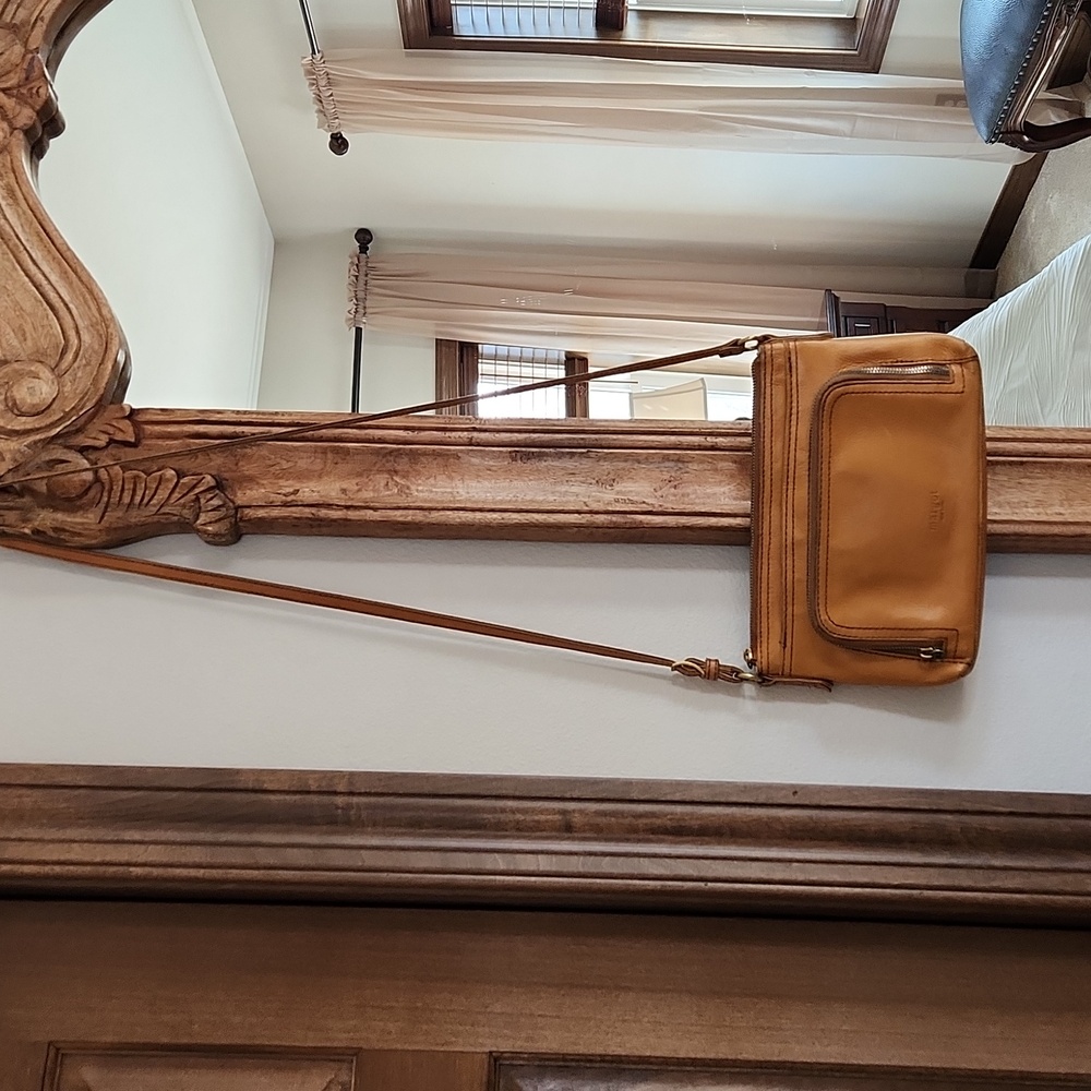 Margot Tan Leather Crossbody Bag - Picture 3 of 14